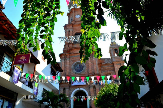 Mexico is one
of the best places in the world to celebrate Christmas, and here is why.