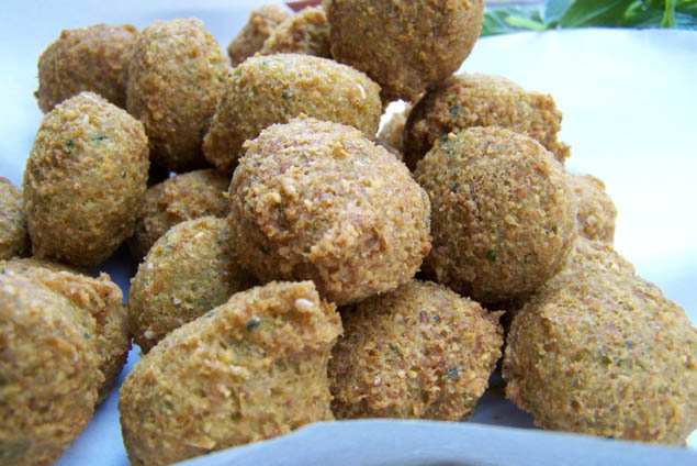 Enjoy delicious meals on your trip to Israel, including these traditional favorites.